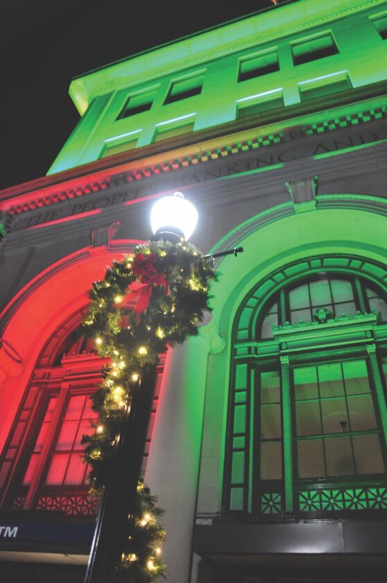 Community decorations help to brighten the night News, Sports, Jobs